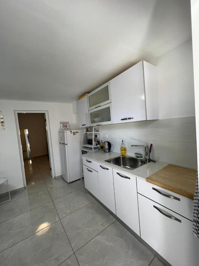 דירת גן מפנקת עם חצר גדולה בעיר השמש הנצחית Holiday home *